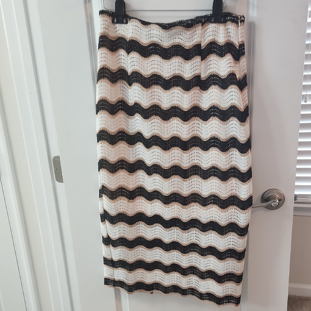 Chic Black and White Striped Skirt